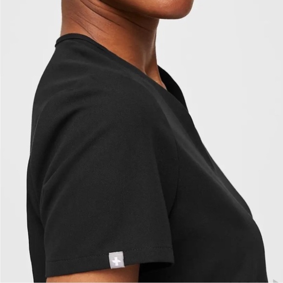 Figs Black  pullover short sleeve medical scrubs front pocket top size small - Picture 5 of 14
